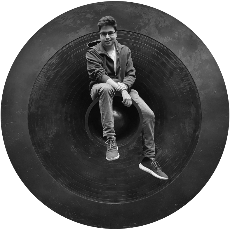 A black and white photo of Kutub